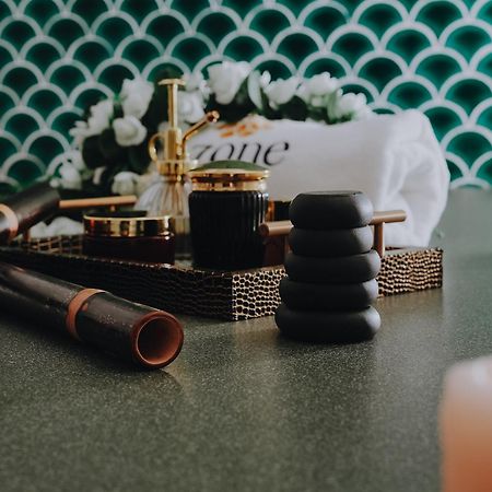 Doubletree By Hilton Fujairah City Εξωτερικό φωτογραφία A collection of makeup products