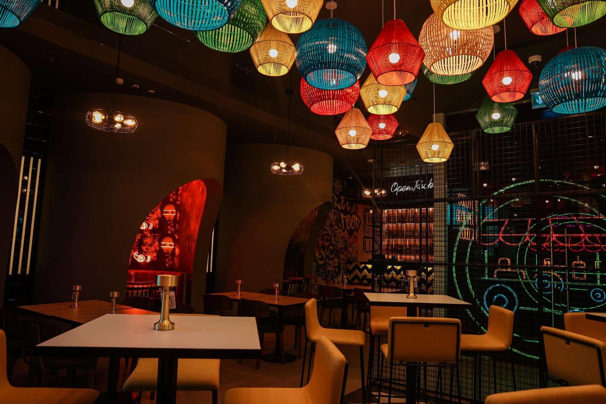 Doubletree By Hilton Fujairah City Εξωτερικό φωτογραφία Interior of the restaurant