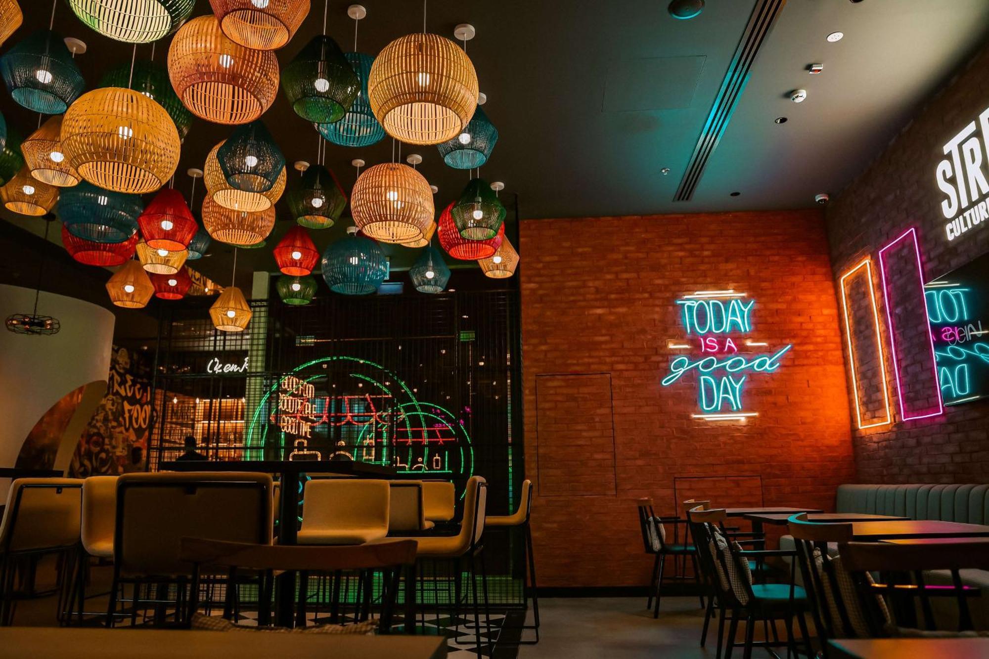Doubletree By Hilton Fujairah City Εξωτερικό φωτογραφία Interior of a restaurant in Dubai