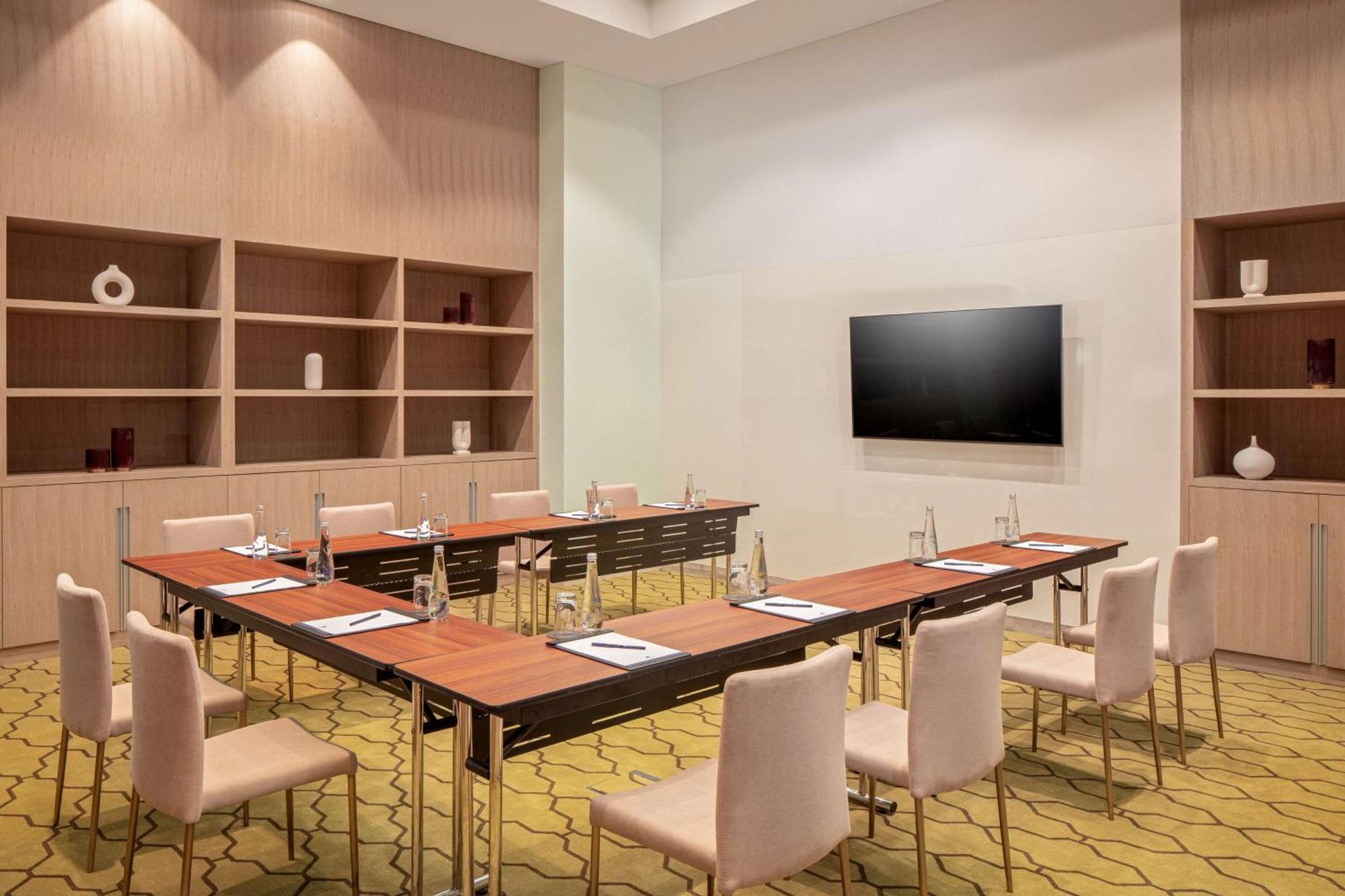Doubletree By Hilton Fujairah City Εξωτερικό φωτογραφία Meeting room