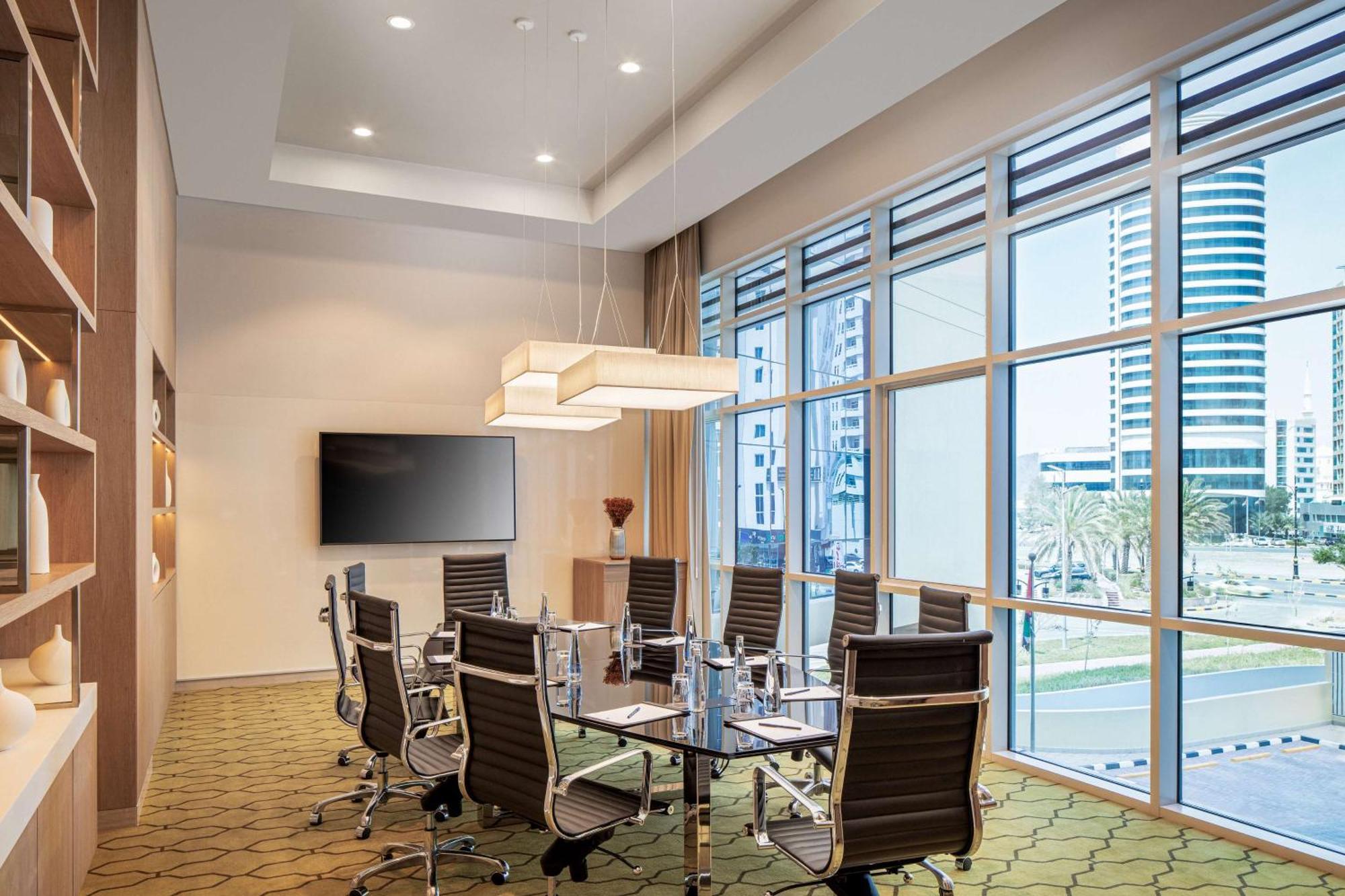 Doubletree By Hilton Fujairah City Εξωτερικό φωτογραφία Meeting room