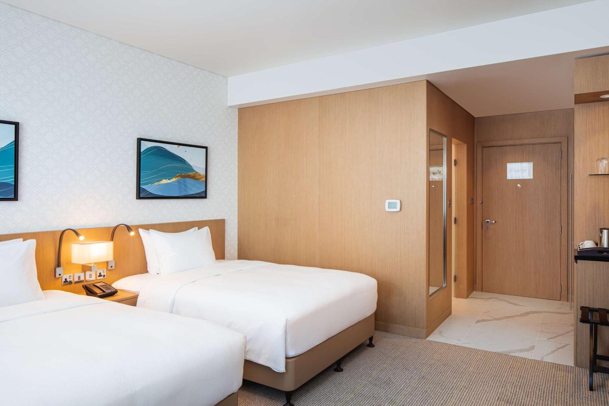 Doubletree By Hilton Fujairah City Εξωτερικό φωτογραφία A room at the hotel