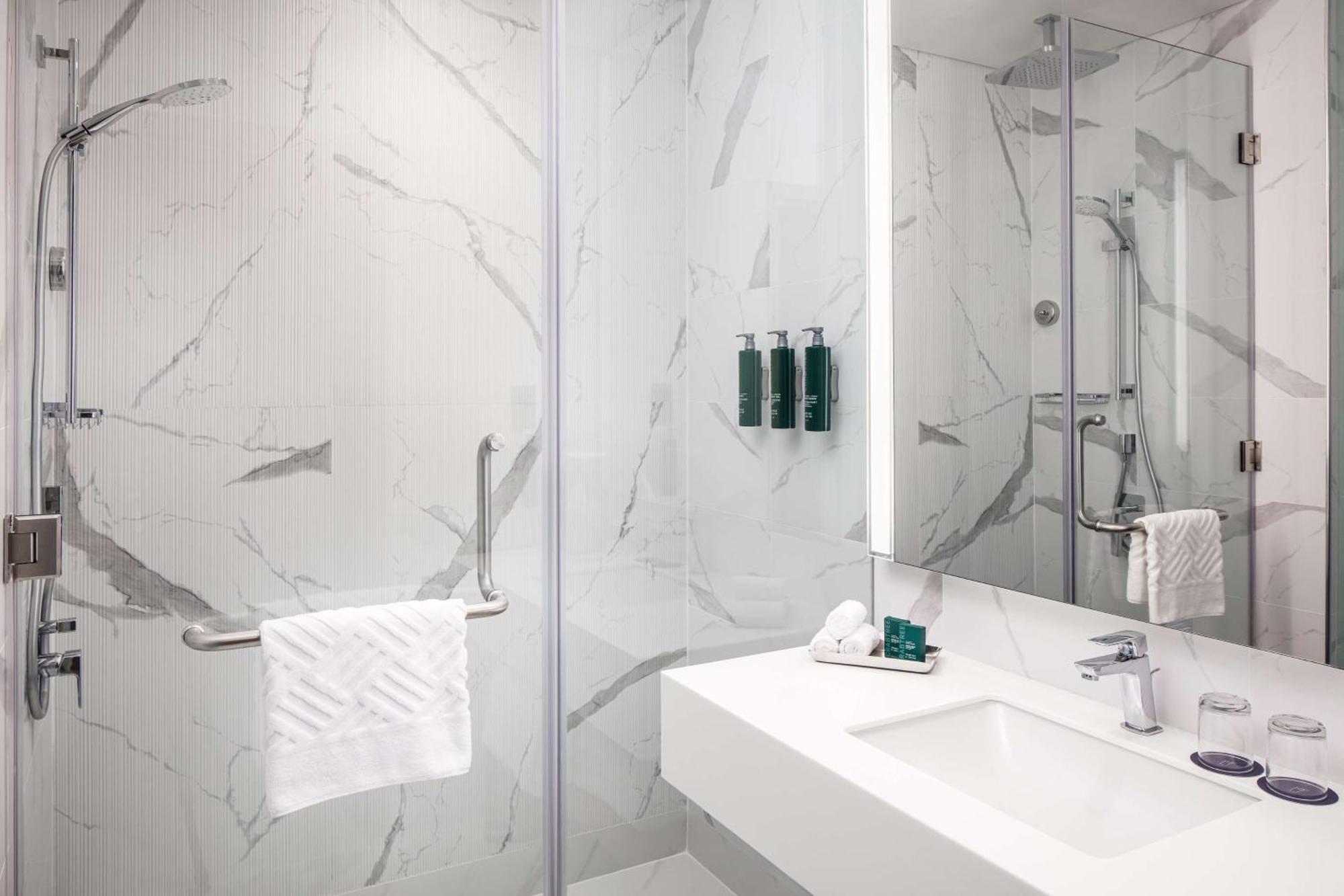 Doubletree By Hilton Fujairah City Εξωτερικό φωτογραφία Bathroom
