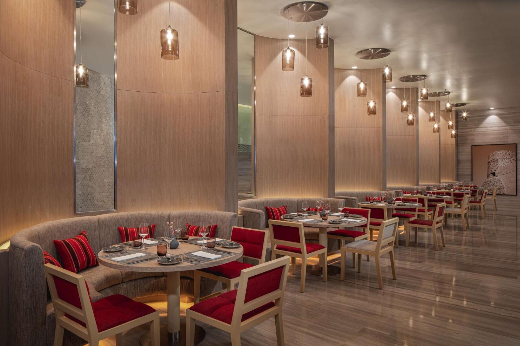 Doubletree By Hilton Fujairah City Εξωτερικό φωτογραφία The interior of the restaurant