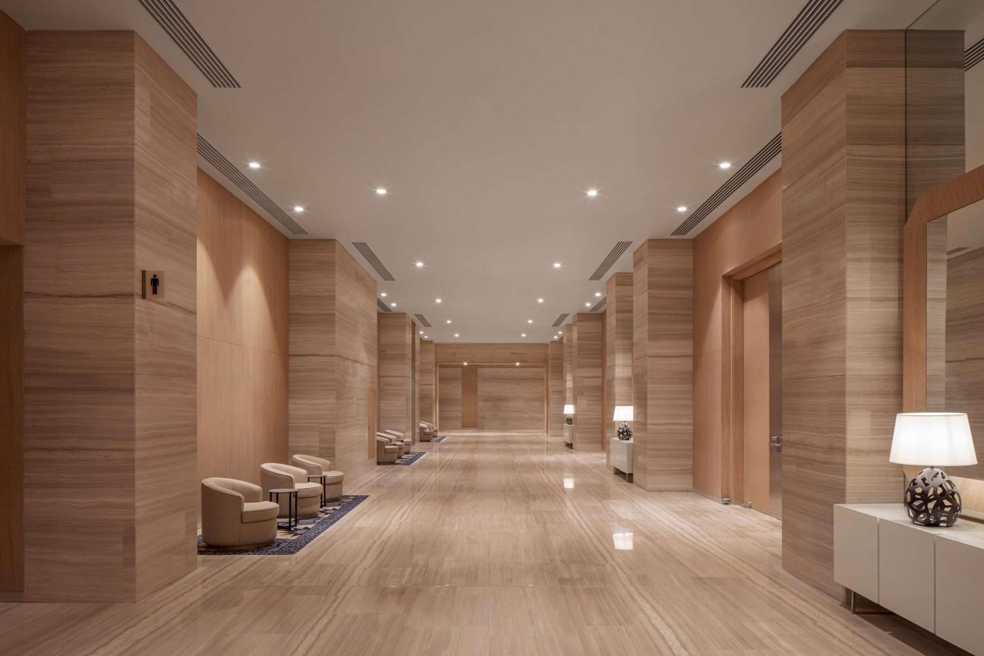 Doubletree By Hilton Fujairah City Εξωτερικό φωτογραφία The interior of the hotel